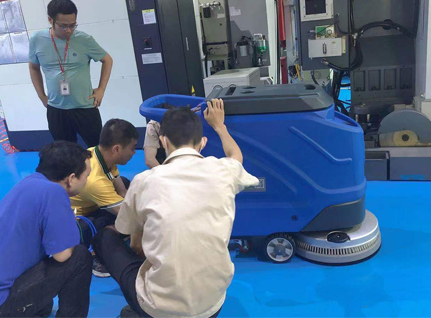 洗地機(jī)千萬不要這樣用，否則追悔莫及!